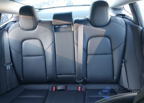 2018 Tesla Model 3 Long Range/Mid Range z USA, uszkodzony, nr VIN 5YJ3E1EA8JF016262